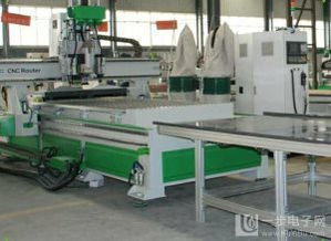 四工序木工開料機、木工加工中心與四切換開料機 廠家價格解析與激光側孔機的應用